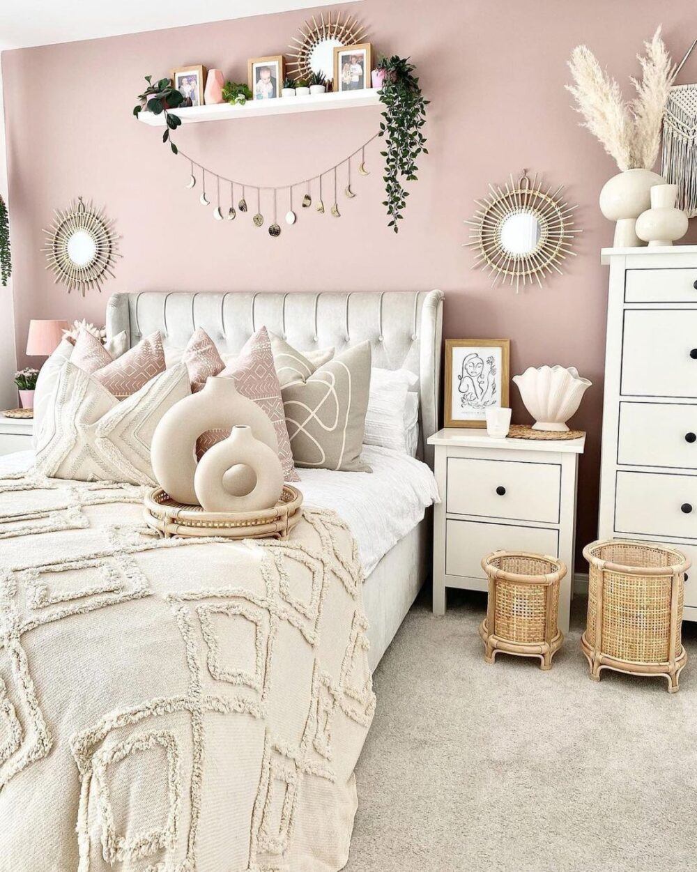 boho-sana-ugc-pink-white-bedroom